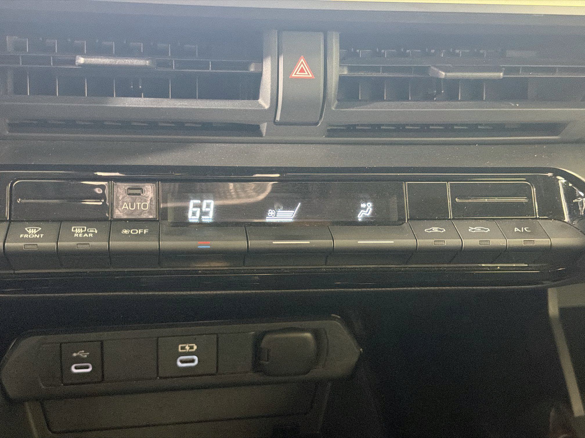Used 2025 Toyota Prius LE FWD image 22