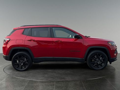 Used 2025 Jeep Compass Latitude w/ Altitude Special Edition AWD/4WD image 10