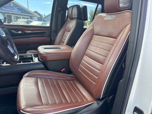 Used 2023 GMC Yukon Denali Ultimate AWD/4WD image 7