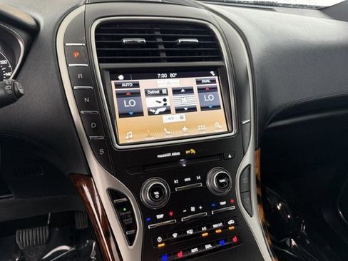 Used 2018 Lincoln MKX Reserve FWD image 11