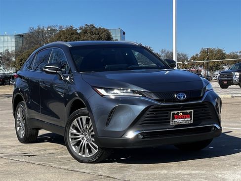 Used 2023 Toyota Venza Limited image 2