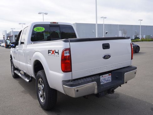 Used 2011 Ford F250 Lariat w/ Lariat Interior Pkg image 13