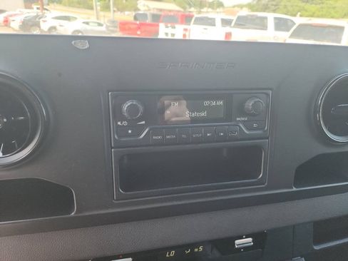 Used 2022 Mercedes-Benz Sprinter 2500 image 14