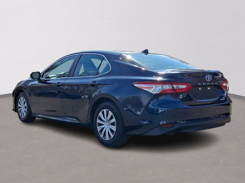Used 2019 Toyota Camry LE image 4