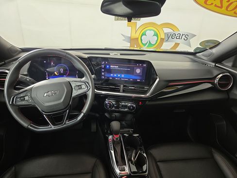 Used 2025 Chevrolet Trax RS w/ Sunroof Package FWD image 13