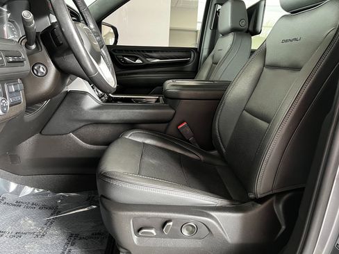 Used 2021 GMC Yukon Denali w/ Denali Premium Package AWD/4WD image 14