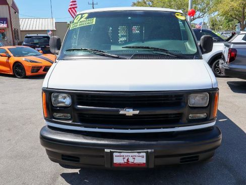 Used 2002 Chevrolet Express 1500 1500 135 WB image 9
