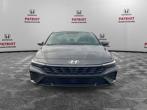Used 2025 Hyundai Elantra SEL FWD image 8