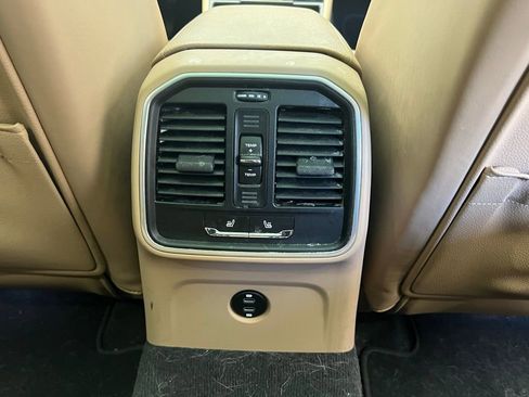 Certified 2022 Porsche Macan image 17