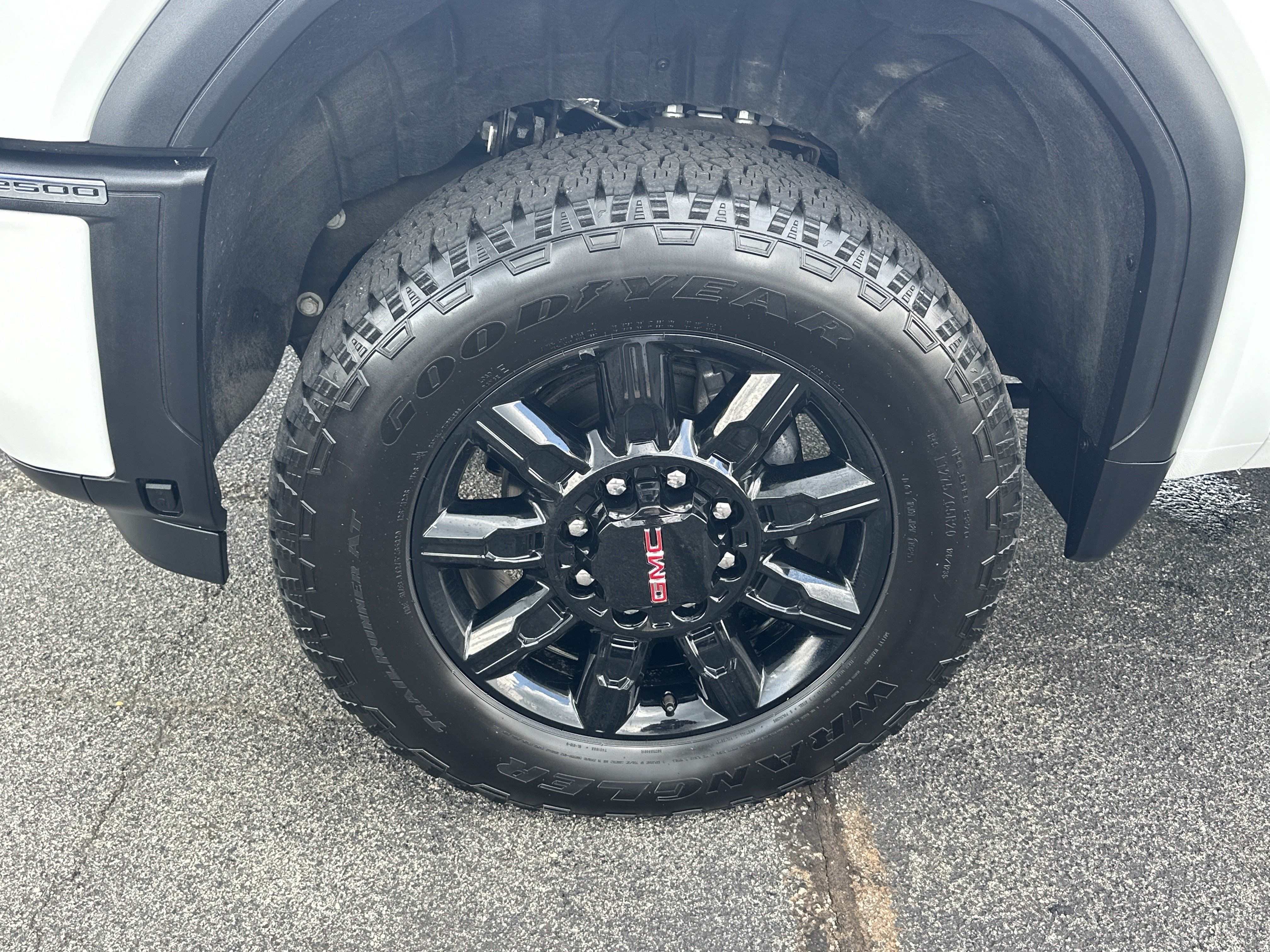 Used 2025 GMC Sierra 2500 AT4 AWD/4WD image 11