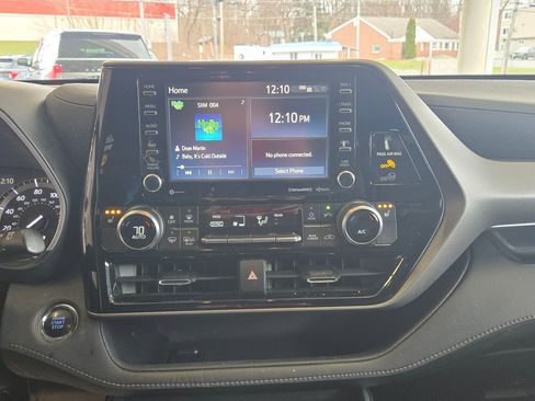 Used 2022 Toyota Highlander XLE image 21