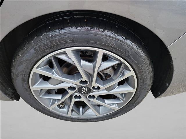 Used 2020 Hyundai Elantra Limited w/ Cargo Package (C1) FWD image 9