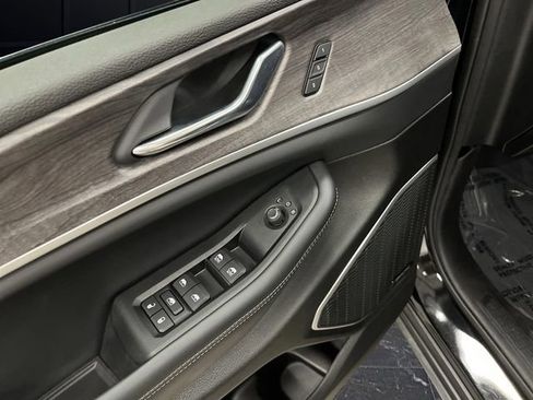 Used 2024 Jeep Grand Cherokee Limited 4xe w/ Luxury Tech Group II image 31