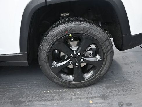 New 2025 Jeep Grand Cherokee Altitude AWD/4WD image 39