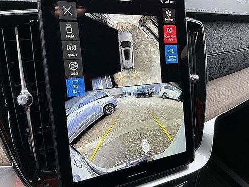 New 2026 Volvo XC90 B6 Plus w/ Protection Package Premier AWD/4WD image 21