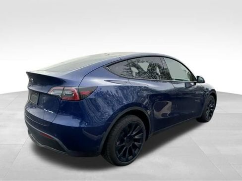 Used 2022 Tesla Model Y Long Range image 9