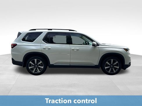Used 2025 Honda Pilot Touring image 9