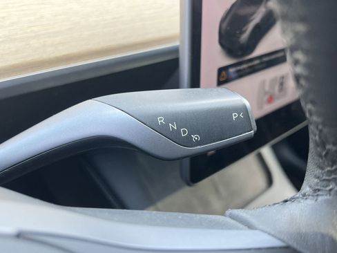 Used 2021 Tesla Model Y Long Range image 10