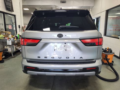 Used 2025 Toyota Sequoia Capstone AWD/4WD image 5