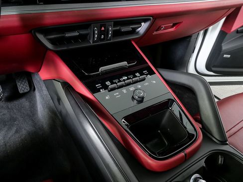 Certified 2024 Porsche Cayenne AWD/4WD image 18
