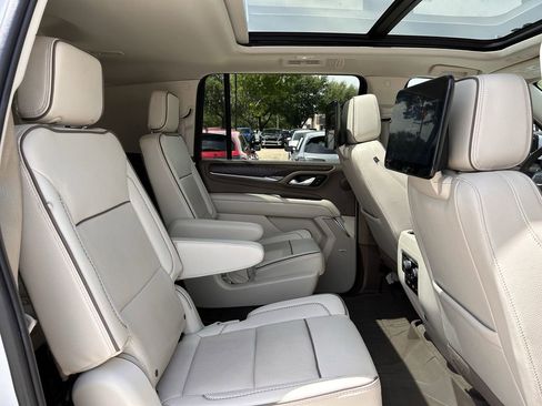 Used 2024 GMC Yukon XL Denali AWD/4WD image 33