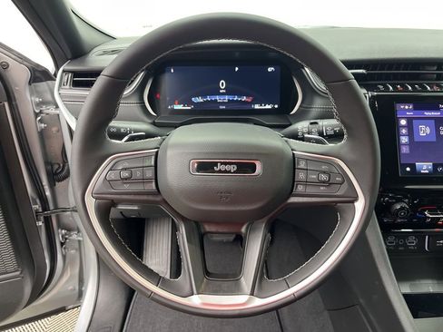 New 2025 Jeep Grand Cherokee Laredo X w/ Luxury Tech Group I RWD image 13