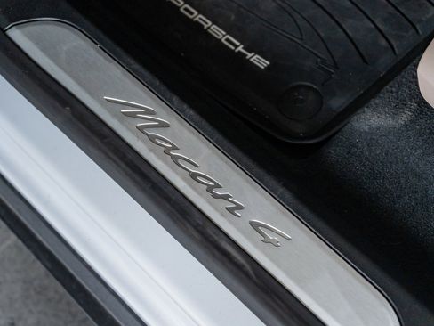 Certified 2025 Porsche Macan 4 Electric image 15