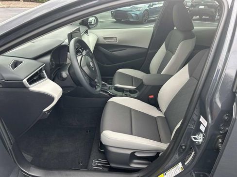 Used 2025 Toyota Corolla LE image 19