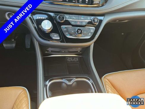 Certified 2023 Chrysler Pacifica Pinnacle FWD image 36