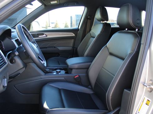 Used 2022 Volkswagen Atlas Cross Sport SE image 20