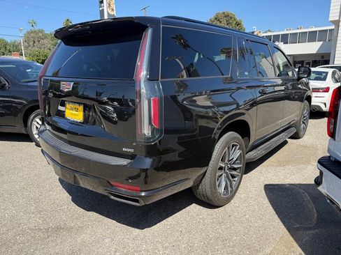 Used 2023 Cadillac Escalade ESV Sport AWD/4WD image 4