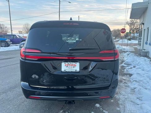 New 2026 Chrysler Pacifica Limited w/ S Appearance Package image 7