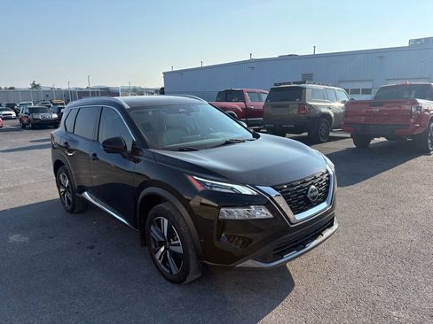 Used 2023 Nissan Rogue SL w/ SL Premium Package FWD image 2