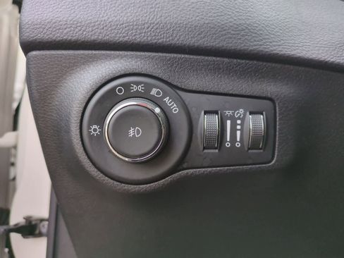 Certified 2018 Jeep Compass Limited image 28