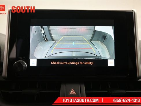 Used 2025 Toyota RAV4 XLE AWD/4WD image 18