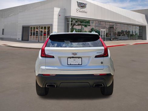 Used 2023 Cadillac XT4 Luxury w/ Cold Weather Package FWD image 5