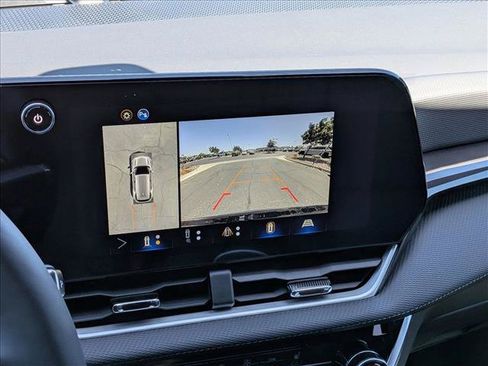 New 2026 Chevrolet Equinox LT w/ Convenience Package II FWD image 13