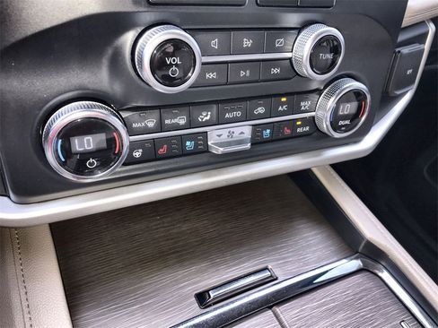 Used 2022 Ford Expedition Limited image 19