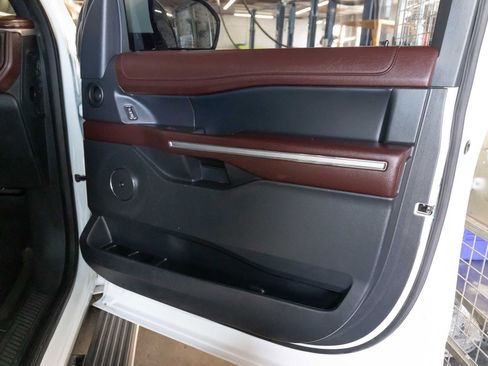 Used 2023 Ford Expedition Max Limited AWD/4WD image 19