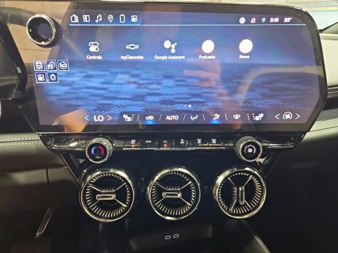 Used 2025 Chevrolet Blazer EV LT AWD/4WD image 10
