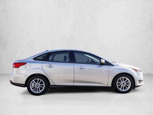Used 2016 Ford Focus SE image 4