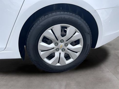 Used 2015 Chevrolet Cruze LS image 6