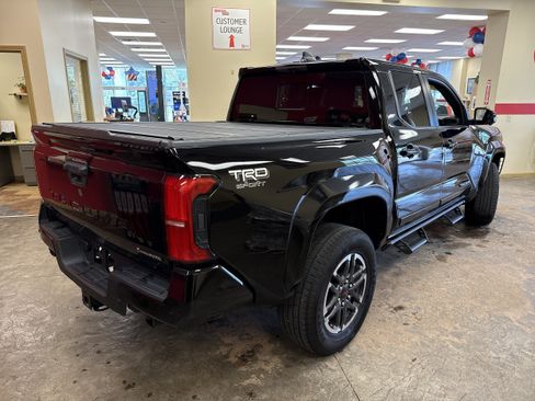 Used 2024 Toyota Tacoma TRD Sport w/ TRD Sport Premium Package AWD/4WD image 11