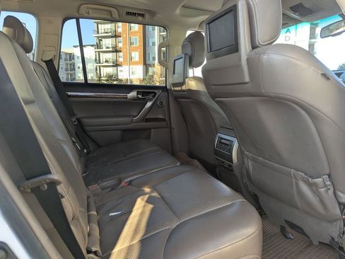 Used 2010 Lexus GX 460 image 33