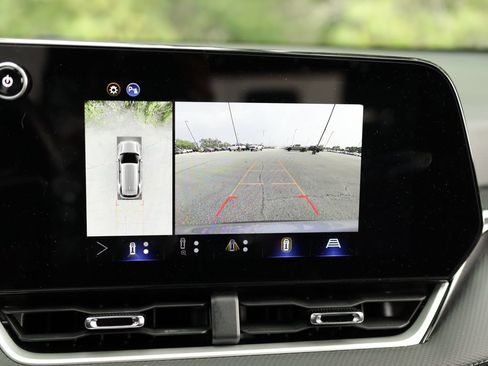 Used 2026 Chevrolet Equinox LT w/ Safety and Technology Package FWD image 17