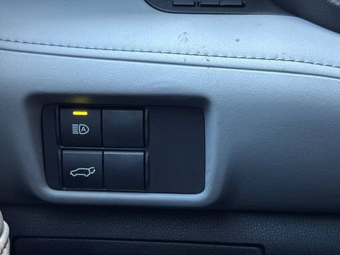 Used 2022 Toyota Highlander XLE AWD/4WD image 44