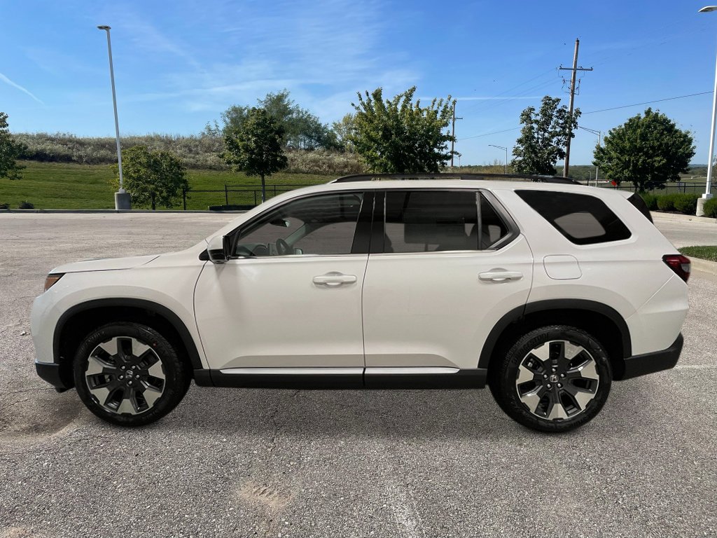 New 2026 Honda Pilot Touring image 3