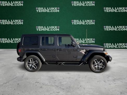 Used 2024 Jeep Wrangler Unlimited image 5