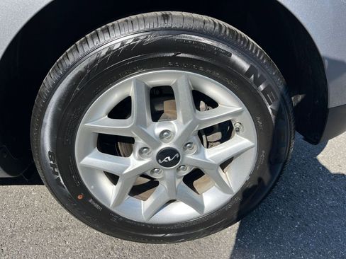 Used 2025 Kia Soul LX w/ LX Technology Package image 28