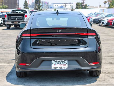 New 2026 Toyota Prius LE FWD image 8